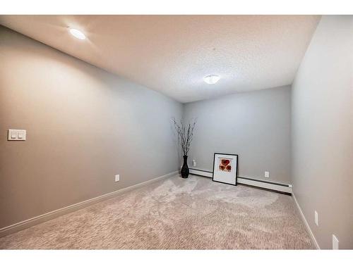 5039 Norris Road Nw, Calgary, AB - Indoor Photo Showing Other Room