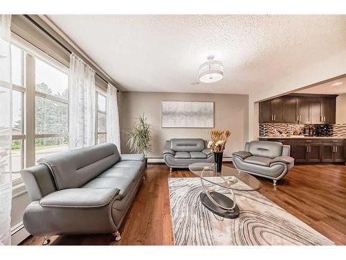 5039 Norris Road Nw, Calgary, AB - Indoor Photo Showing Living Room