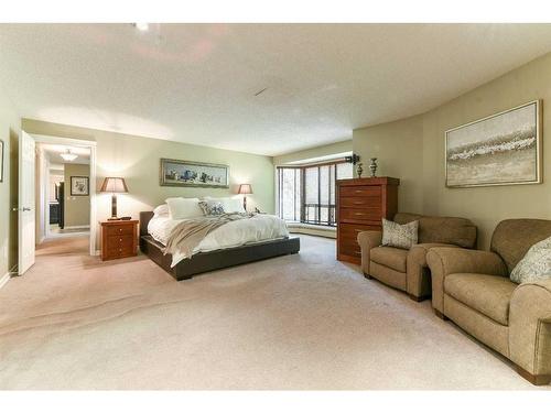 807-320 Meredith Road Ne, Calgary, AB - Indoor Photo Showing Bedroom