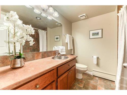 807-320 Meredith Road Ne, Calgary, AB - Indoor Photo Showing Bathroom