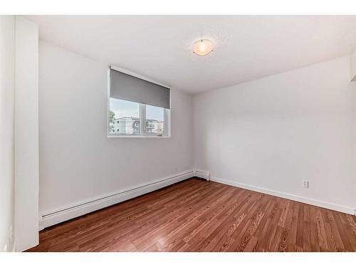 305-320 24 Avenue Sw, Calgary, AB - Indoor Photo Showing Other Room