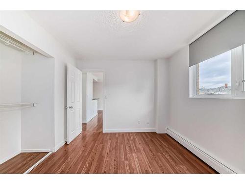 305-320 24 Avenue Sw, Calgary, AB - Indoor Photo Showing Other Room