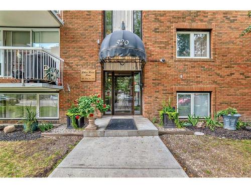 305-320 24 Avenue Sw, Calgary, AB - Outdoor With Balcony