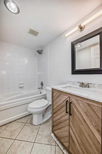 305-320 24 Avenue Sw, Calgary, AB - Indoor Photo Showing Bathroom