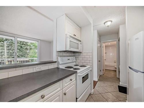 305-320 24 Avenue Sw, Calgary, AB - Indoor Photo Showing Kitchen