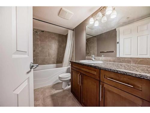 228-500 Rocky Vista Gardens Nw, Calgary, AB - Indoor Photo Showing Bathroom