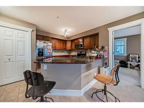 228-500 Rocky Vista Gardens Nw, Calgary, AB - Indoor Photo Showing Kitchen