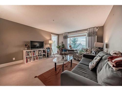 228-500 Rocky Vista Gardens Nw, Calgary, AB - Indoor Photo Showing Living Room