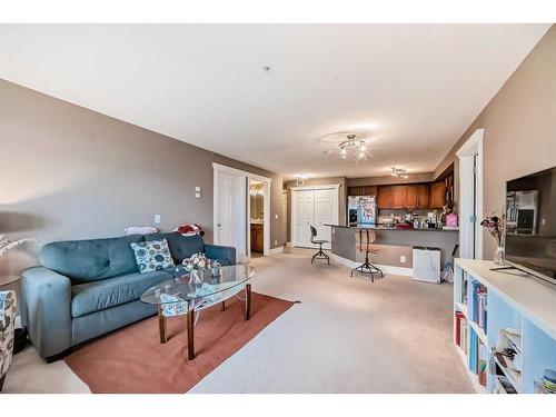 228-500 Rocky Vista Gardens Nw, Calgary, AB - Indoor Photo Showing Living Room