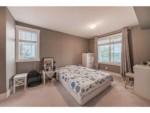 228-500 Rocky Vista Gardens Nw, Calgary, AB - Indoor Photo Showing Bedroom