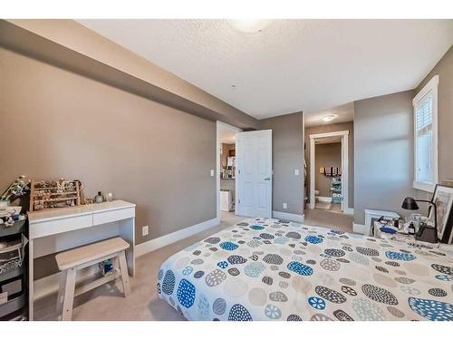 228-500 Rocky Vista Gardens Nw, Calgary, AB - Indoor Photo Showing Bedroom