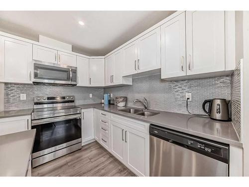 1231 140 Avenue Nw, Calgary, AB - Indoor Photo Showing Kitchen With Double Sink With Upgraded Kitchen