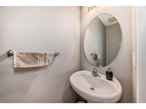 1231 140 Avenue Nw, Calgary, AB - Indoor Photo Showing Bathroom