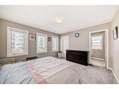 1231 140 Avenue Nw, Calgary, AB - Indoor Photo Showing Bedroom