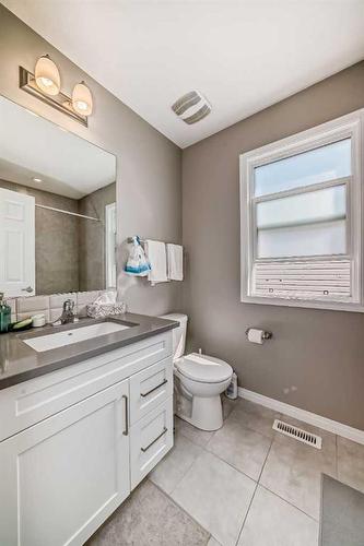 1231 140 Avenue Nw, Calgary, AB - Indoor Photo Showing Bathroom