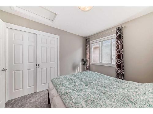 1231 140 Avenue Nw, Calgary, AB - Indoor Photo Showing Bedroom