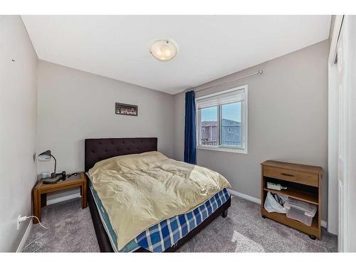 1231 140 Avenue Nw, Calgary, AB - Indoor Photo Showing Bedroom