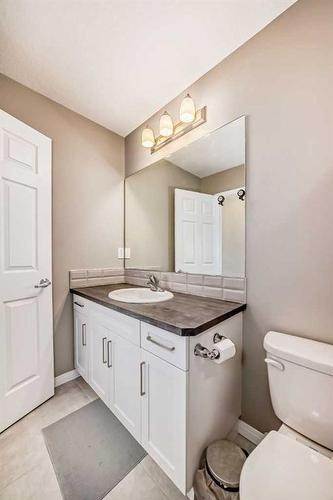 1231 140 Avenue Nw, Calgary, AB - Indoor Photo Showing Bathroom