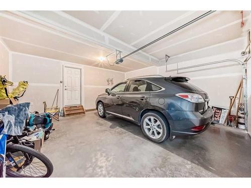 1231 140 Avenue Nw, Calgary, AB - Indoor Photo Showing Garage