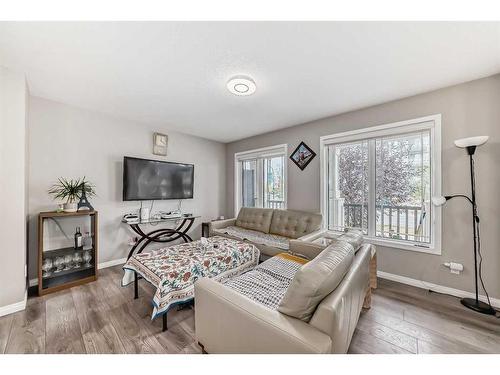 1231 140 Avenue Nw, Calgary, AB - Indoor Photo Showing Living Room