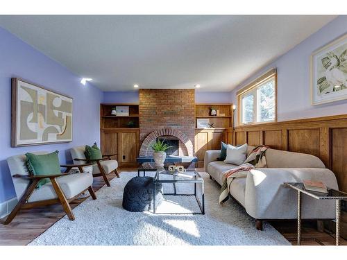 9308 26 Street Sw, Calgary, AB - Indoor Photo Showing Living Room