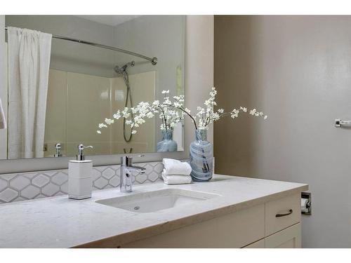 9308 26 Street Sw, Calgary, AB - Indoor Photo Showing Bathroom