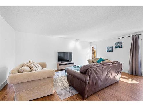 207-1305 Glenmore Trail Sw, Calgary, AB - Indoor Photo Showing Living Room