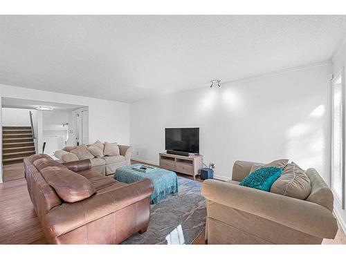 207-1305 Glenmore Trail Sw, Calgary, AB - Indoor Photo Showing Living Room