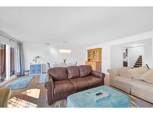 207-1305 Glenmore Trail Sw, Calgary, AB - Indoor Photo Showing Living Room