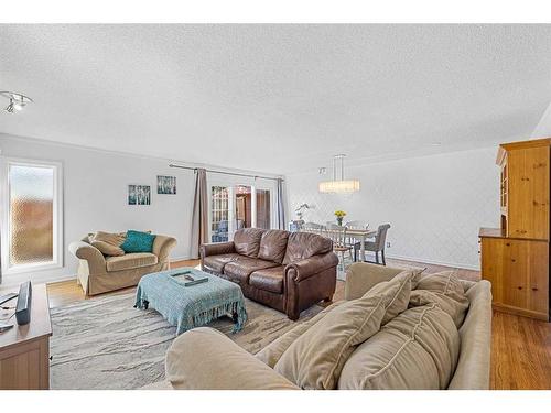 207-1305 Glenmore Trail Sw, Calgary, AB - Indoor Photo Showing Living Room