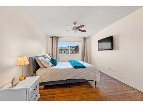 207-1305 Glenmore Trail Sw, Calgary, AB - Indoor Photo Showing Bedroom