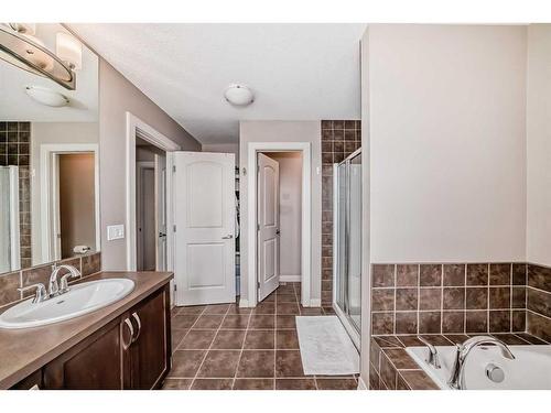 88 Redstone Villas Ne, Calgary, AB - Indoor Photo Showing Bathroom