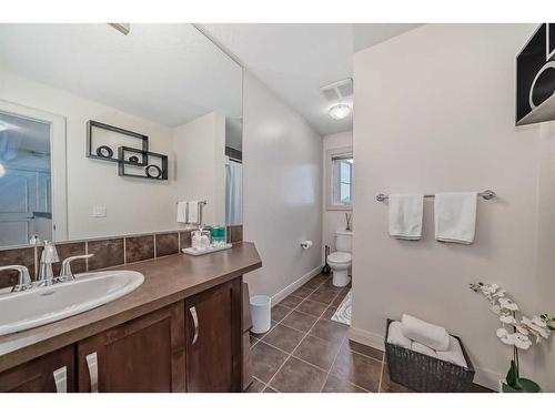 88 Redstone Villas Ne, Calgary, AB - Indoor Photo Showing Bathroom