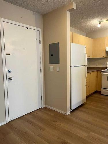 1004-1111 6 Avenue Sw, Calgary, AB - Indoor Photo Showing Kitchen