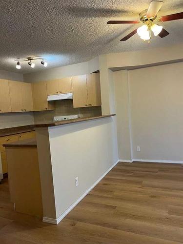 1004-1111 6 Avenue Sw, Calgary, AB - Indoor Photo Showing Kitchen