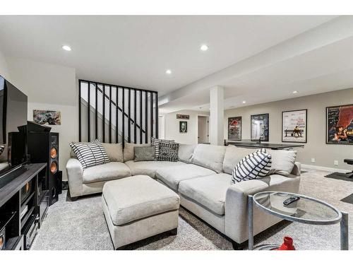 9612 Alcott Road Se, Calgary, AB - Indoor Photo Showing Living Room