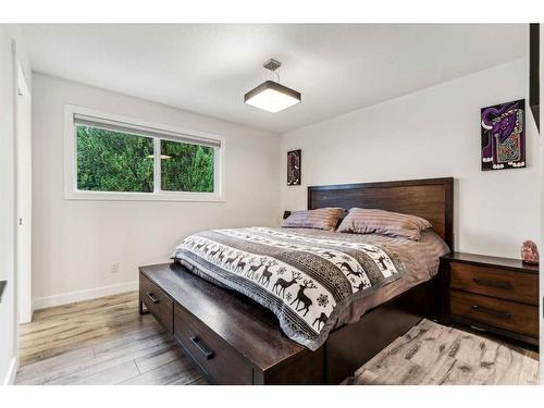 9612 Alcott Road Se, Calgary, AB - Indoor Photo Showing Bedroom