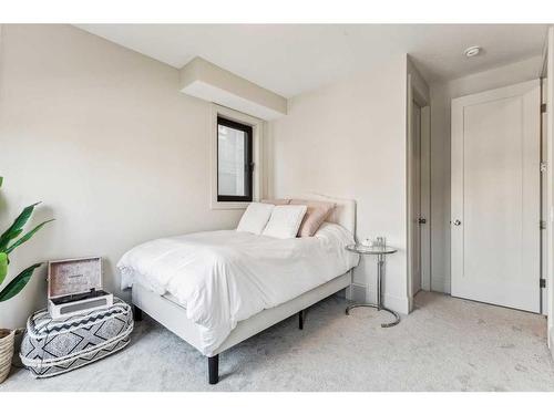 2719 5 Avenue Nw, Calgary, AB - Indoor Photo Showing Bedroom