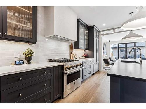 2719 5 Avenue Nw, Calgary, AB - Indoor Photo Showing Kitchen With Upgraded Kitchen