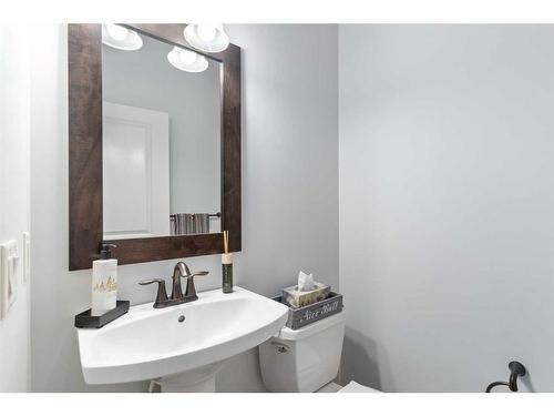 310 Evanspark Circle Nw, Calgary, AB - Indoor Photo Showing Bathroom