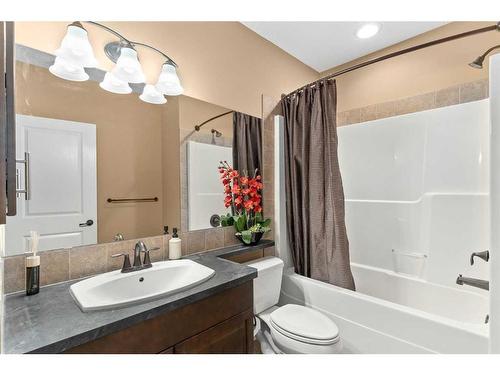 310 Evanspark Circle Nw, Calgary, AB - Indoor Photo Showing Bathroom