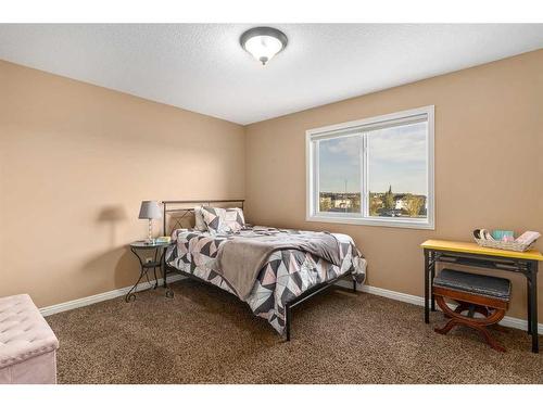 310 Evanspark Circle Nw, Calgary, AB - Indoor Photo Showing Bedroom