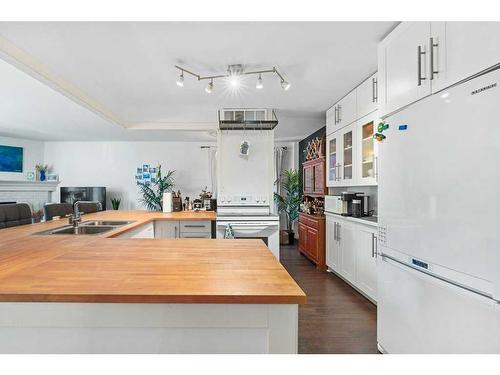 B-518 18 Avenue Sw, Calgary, AB - Indoor Photo Showing Kitchen With Double Sink