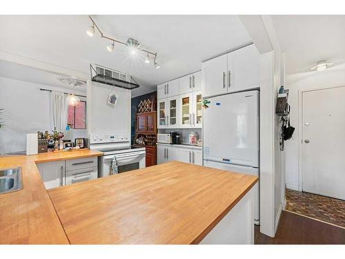 B-518 18 Avenue Sw, Calgary, AB - Indoor Photo Showing Kitchen With Double Sink