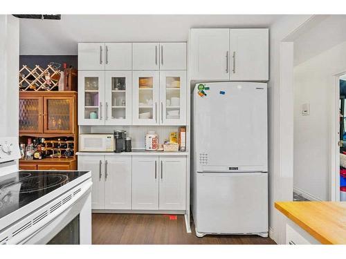 B-518 18 Avenue Sw, Calgary, AB - Indoor Photo Showing Kitchen