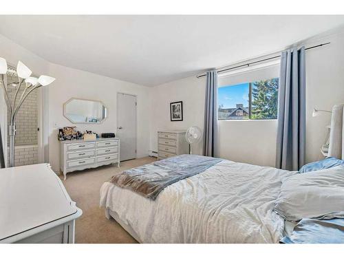 B-518 18 Avenue Sw, Calgary, AB - Indoor Photo Showing Bedroom