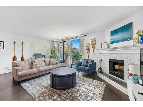 B-518 18 Avenue Sw, Calgary, AB - Indoor Photo Showing Living Room With Fireplace