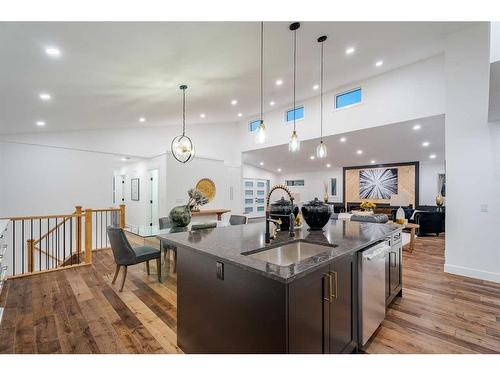 4228 Vauxhall Crescent Nw, Calgary, AB - Indoor Photo Showing Kitchen With Upgraded Kitchen