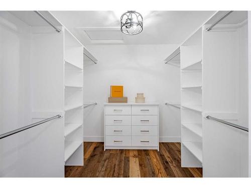 4228 Vauxhall Crescent Nw, Calgary, AB - Indoor With Storage