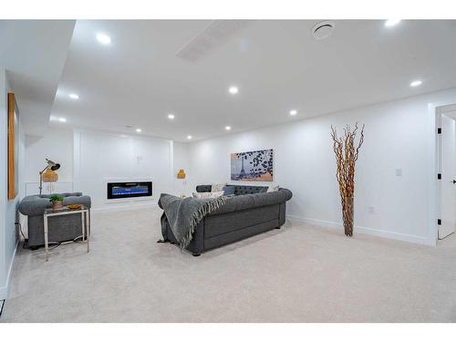 4228 Vauxhall Crescent Nw, Calgary, AB - Indoor